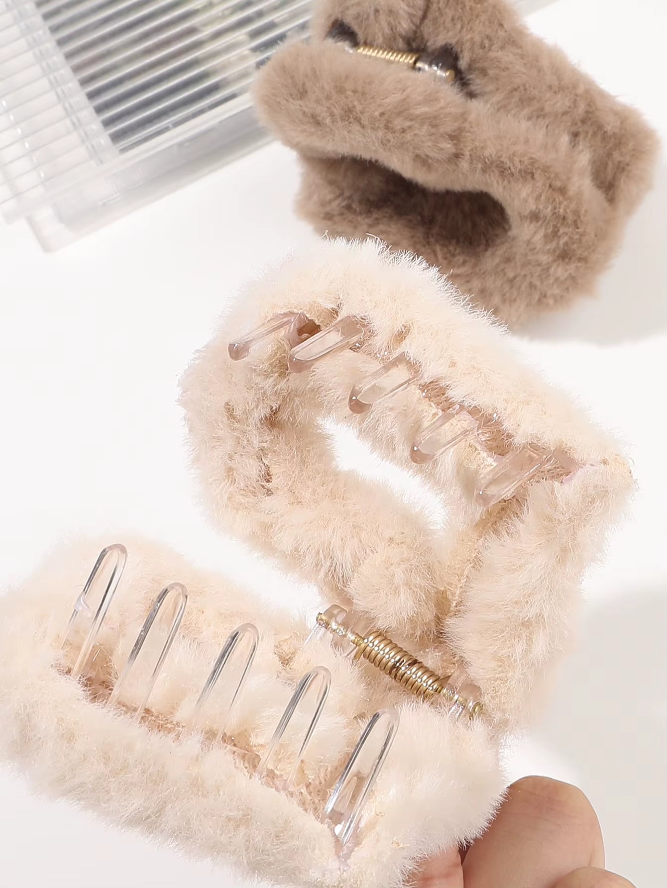 3Pcs Fluffy Plush Heart-Shaped Claw Clip for Hair Cute Hair Clips for Women Fuzzy Hair Barrettes Girls Hair Jaw Clips