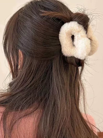 3Pcs Fluffy Plush Heart-Shaped Claw Clip for Hair Cute Hair Clips for Women Fuzzy Hair Barrettes Girls Hair Jaw Clips