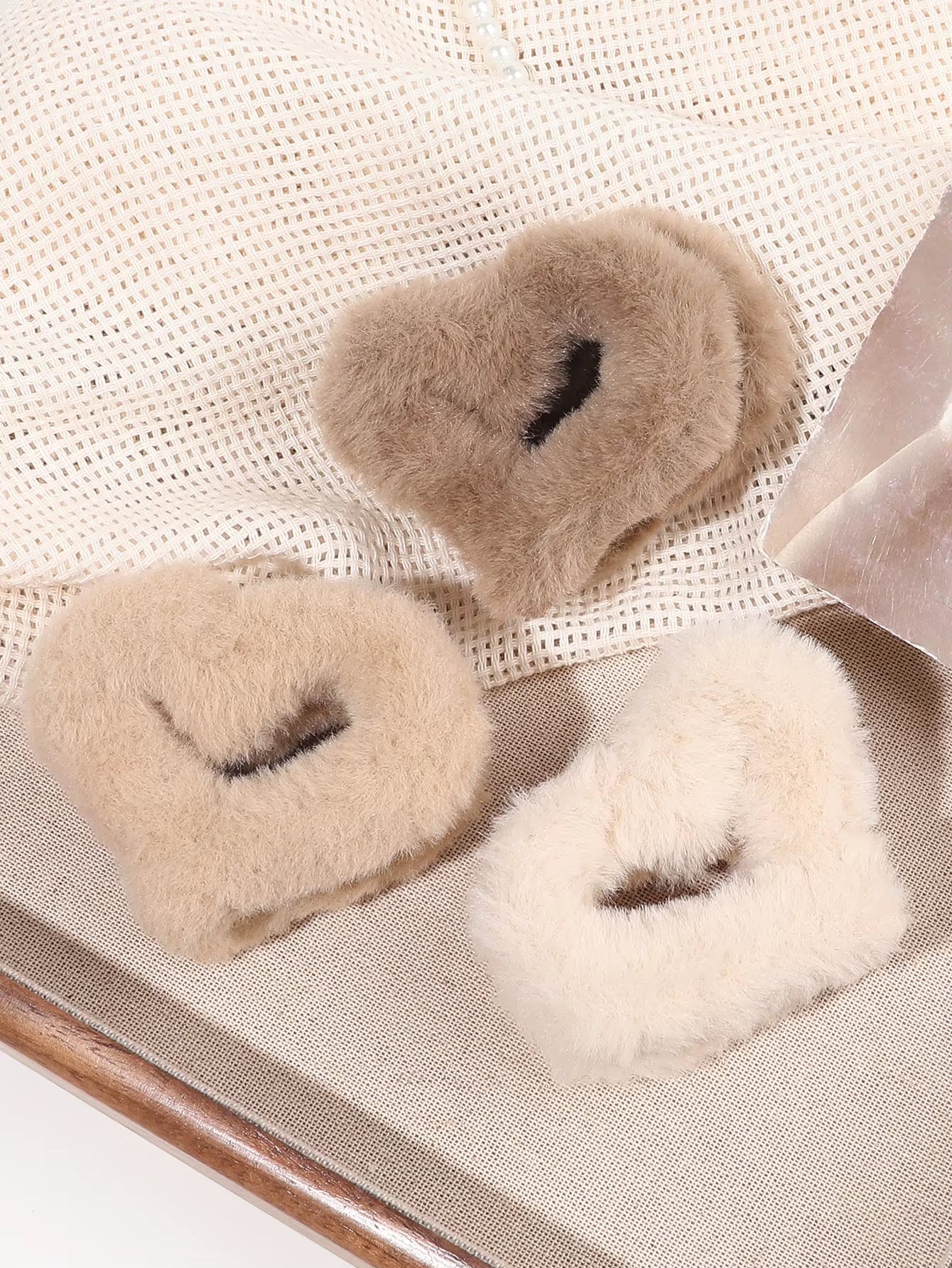 3Pcs Fluffy Plush Heart-Shaped Claw Clip for Hair Cute Hair Clips for Women Fuzzy Hair Barrettes Girls Hair Jaw Clips