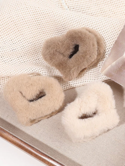 3Pcs Fluffy Plush Heart-Shaped Claw Clip for Hair Cute Hair Clips for Women Fuzzy Hair Barrettes Girls Hair Jaw Clips