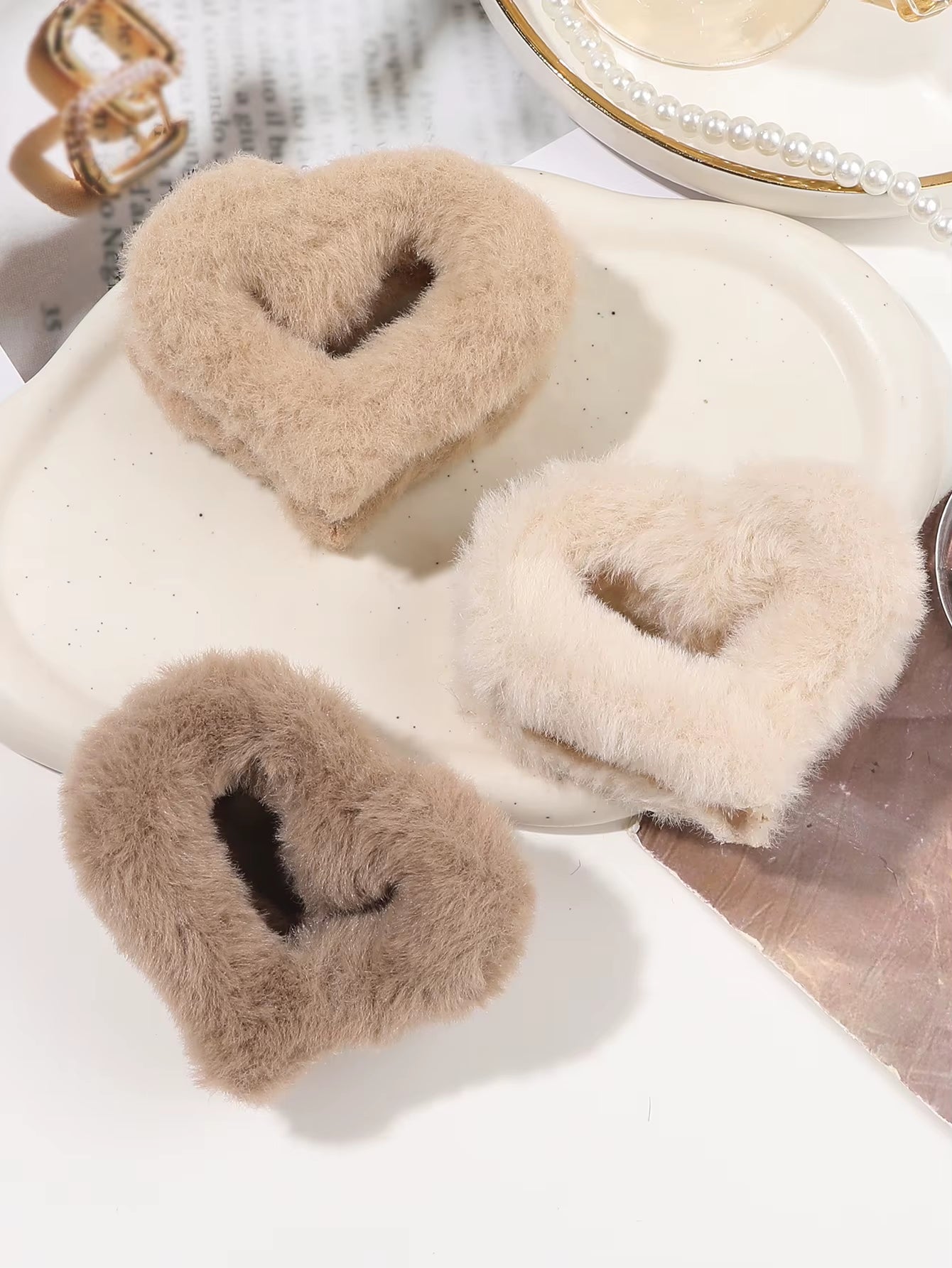 3Pcs Fluffy Plush Heart-Shaped Claw Clip for Hair Cute Hair Clips for Women Fuzzy Hair Barrettes Girls Hair Jaw Clips